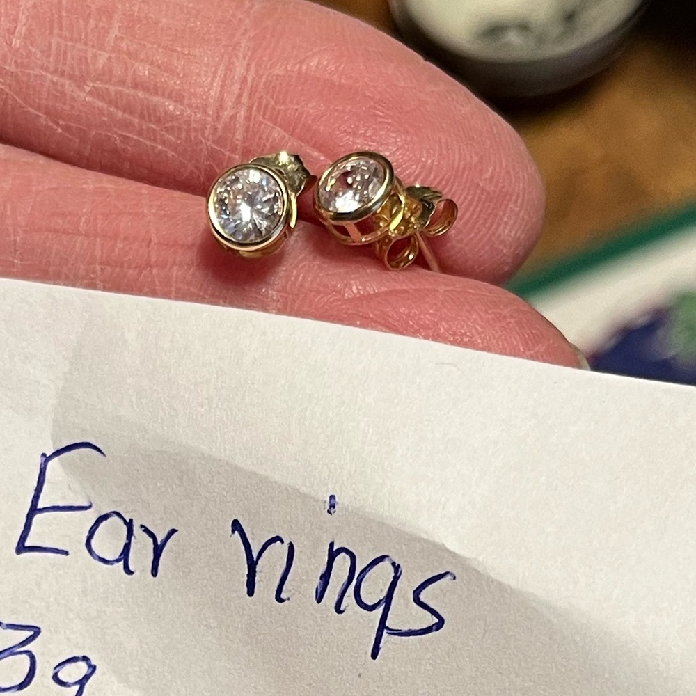 Elegant 14k Gold earrings.